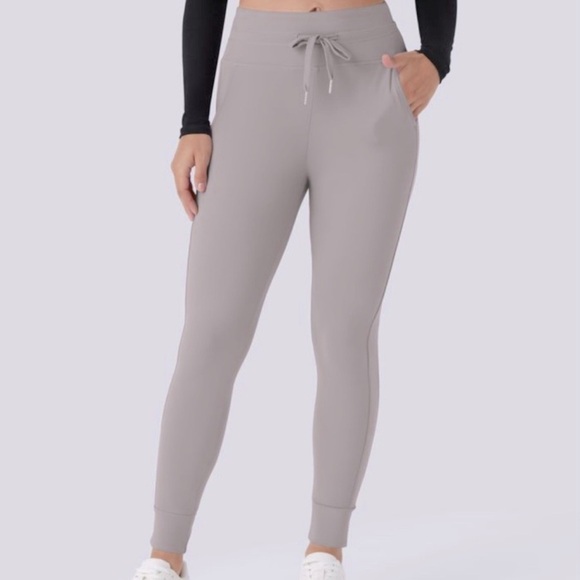 🌻 Halara High Waisted Side Pocket Joggers sz Medium UPF50+  Athletic Athleisure - Picture 1 of 8